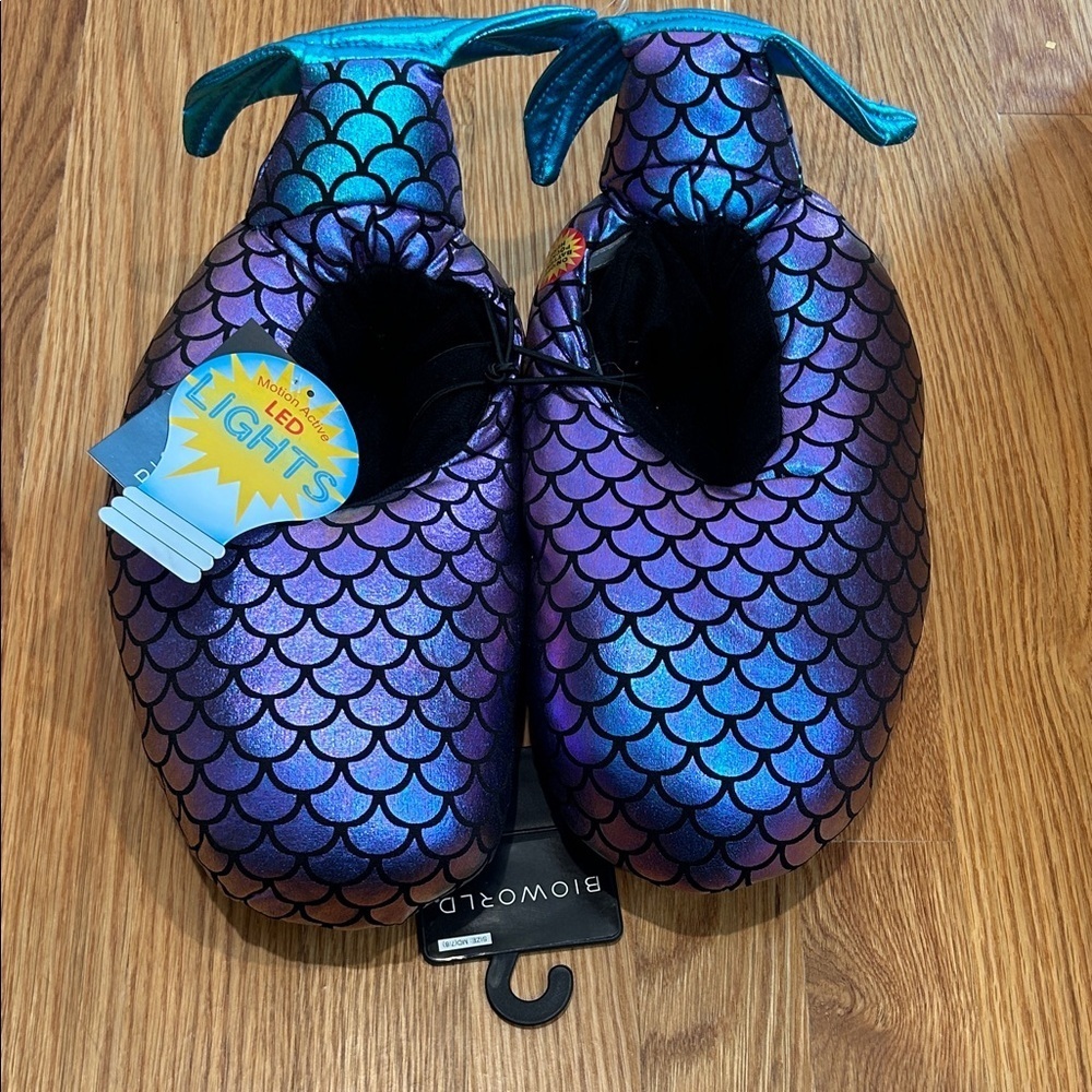 Bioworld Iridescent Mermaid Slippers women’s medium 7-8 new w tags purple blue